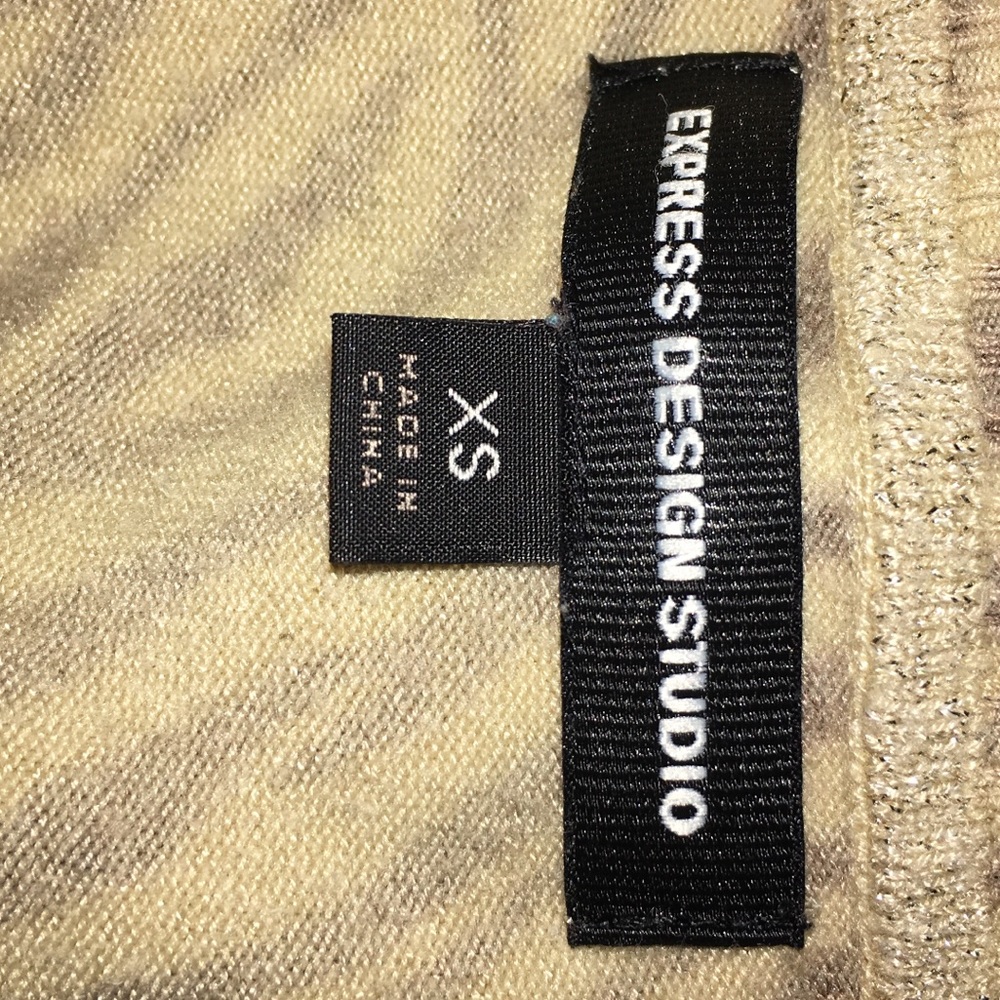 EXPRESS Zebra Top - Picture 5 of 6